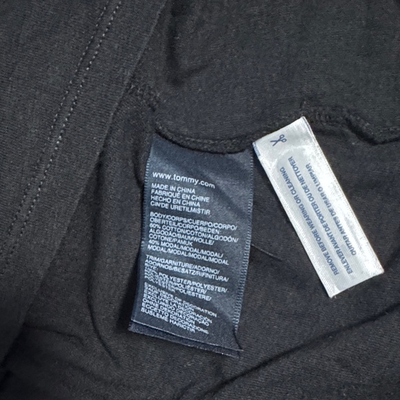 Tommy Hilfiger Women’s Black V-Neck Cap Sleeve Top Sz M - Picture 6 of 6